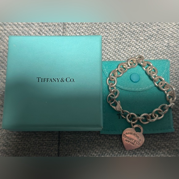 Tiffany & Co. Silver return to Tiffany heart bracelet - Picture 4 of 9
